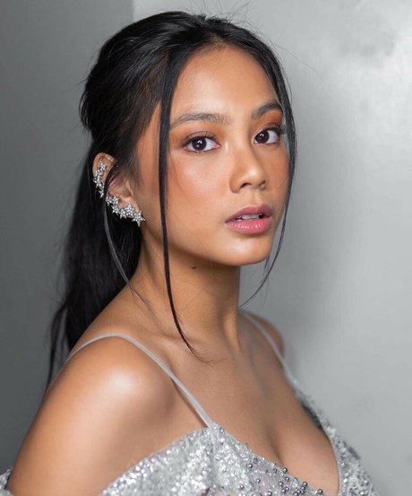 Ylona Garcia model top images