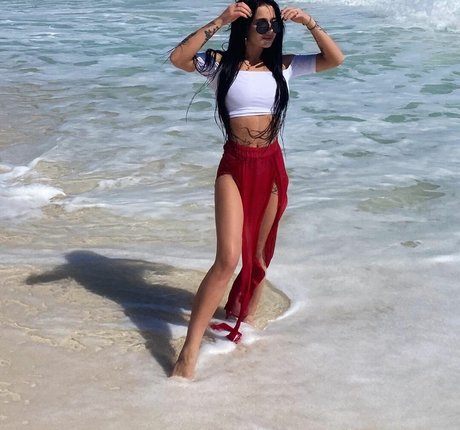 baby duck8 exclusive model image