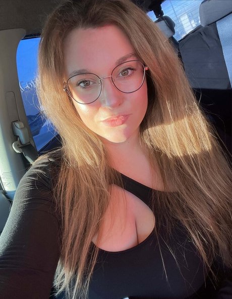 Carmen Curvy best model picture