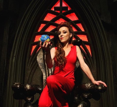 Ruth Connell exclusive star pics