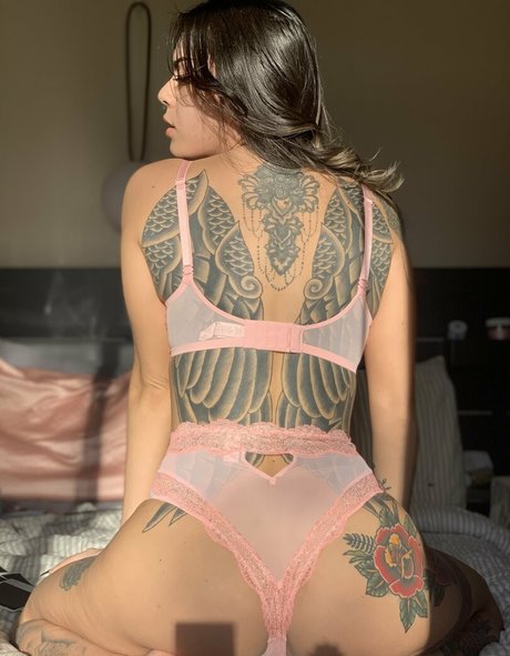 Maxine Online art model gallery