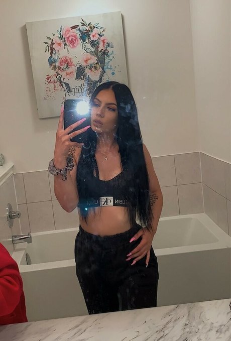 Bailey King model high quality pics