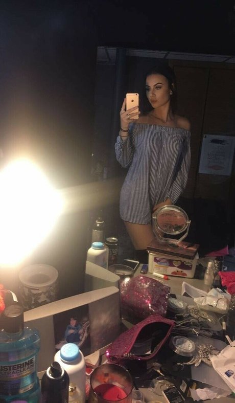 Bailey King pretty actress photo