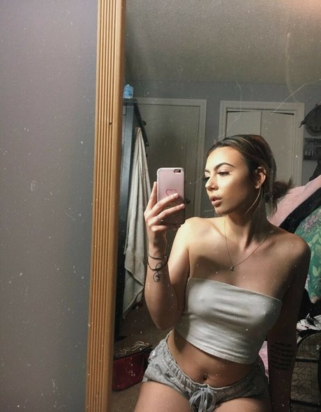 Bailey King model pornographic pictures