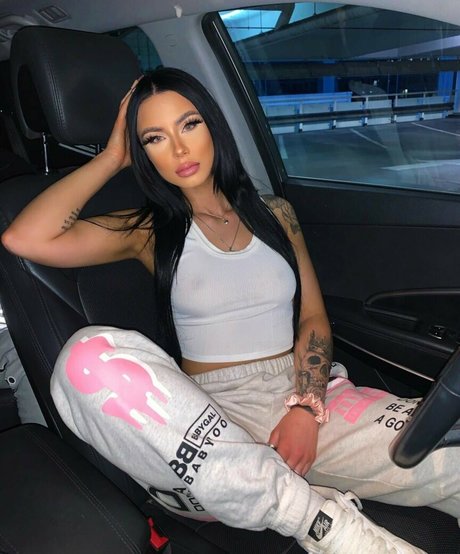 Bailey King pornstar pretty gallery