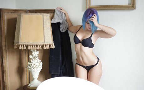 Mimo Suicide model naked gallery