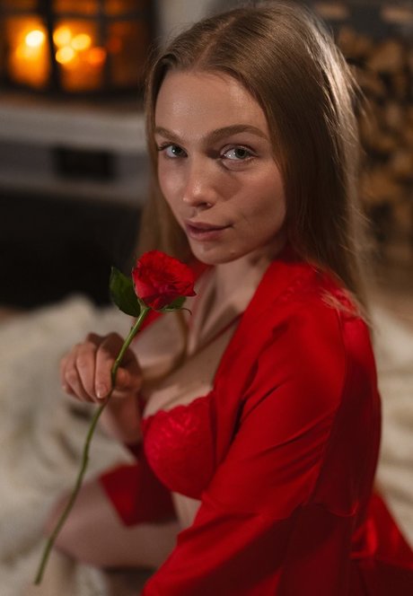 sirililia erotic model photo