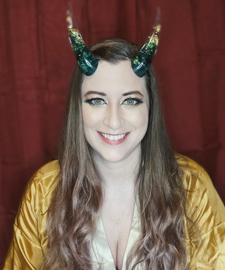 Lady Kitsune perfect actress image