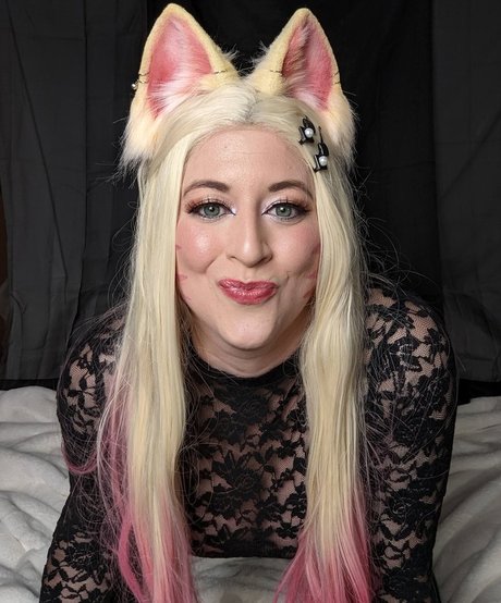 Lady Kitsune model photo