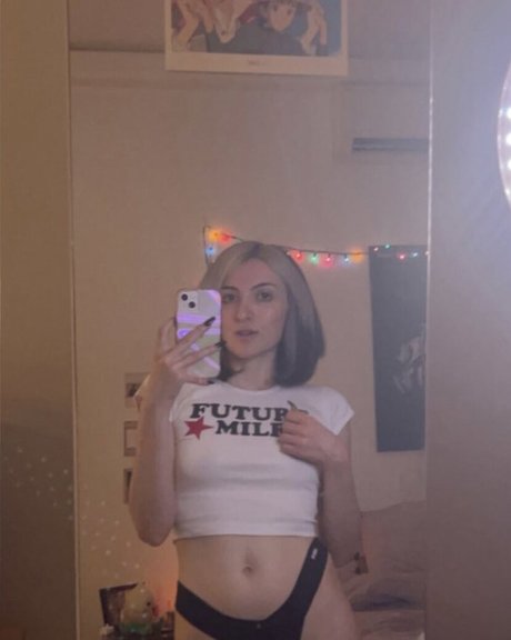 MeghansTheWorst hot model pics