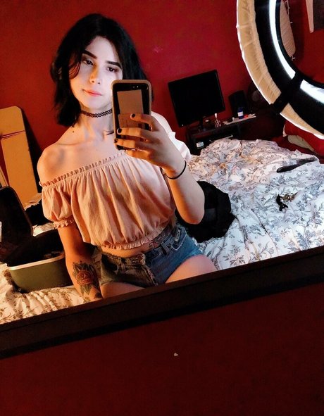 lilliannee erotic actress picture