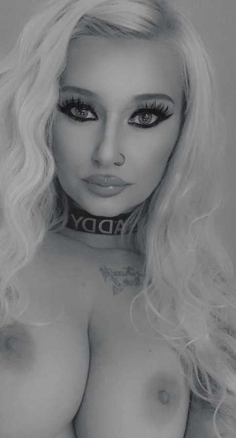 addicted2rochellexo nude star image