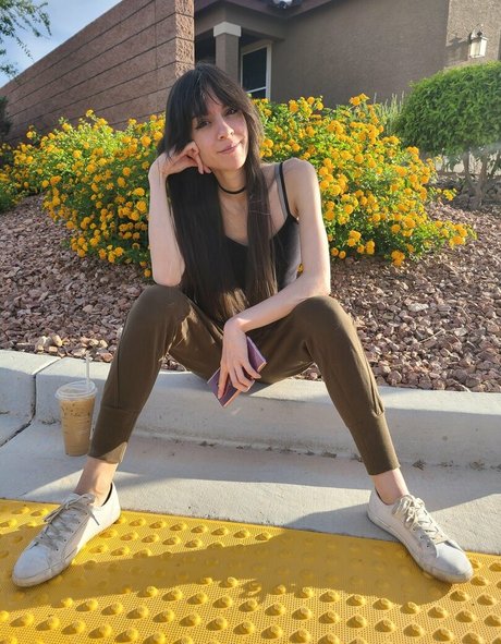 MaryMaybe star pornographic pictures