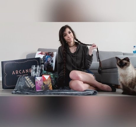 MaryMaybe star hd image