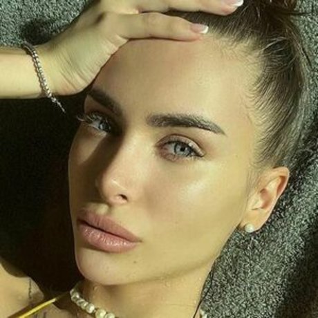 Tina Mayer pretty actress image