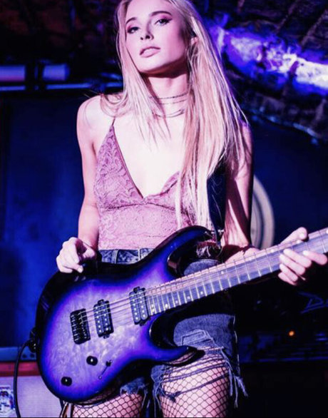 Sophie Lloyd free star pics