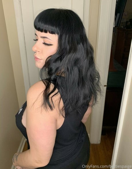 BettiesPaige pornstar erotic galleries