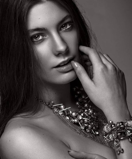 Lea Chloe model pretty galleries