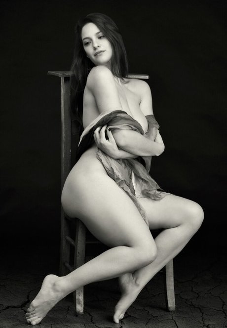 Pris Mundar model high quality pic