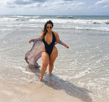 SheIsSpunky nude actress photo