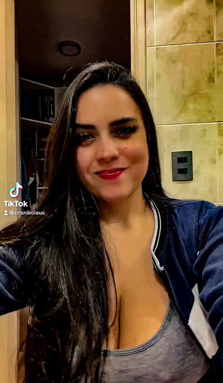 Cris Nikolaus sexy actress archive