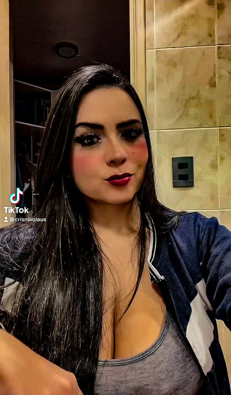 Cris Nikolaus star hot photos