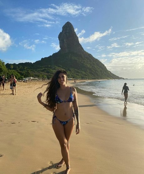 Lorena Porto hot actress pic