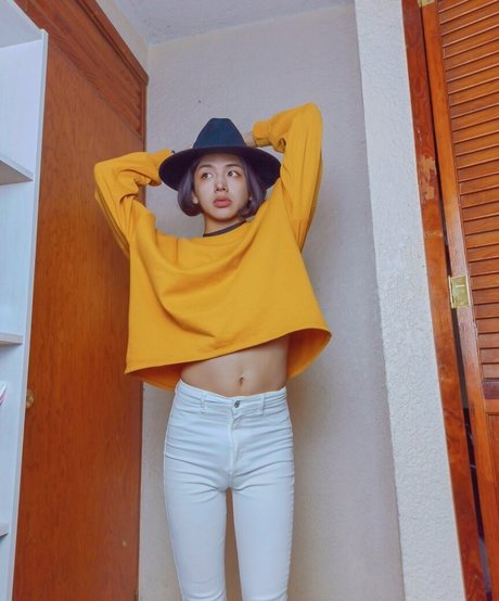 Brunett model perfect pics