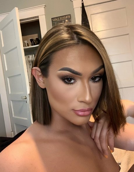 Sasha Donis exclusive model archive