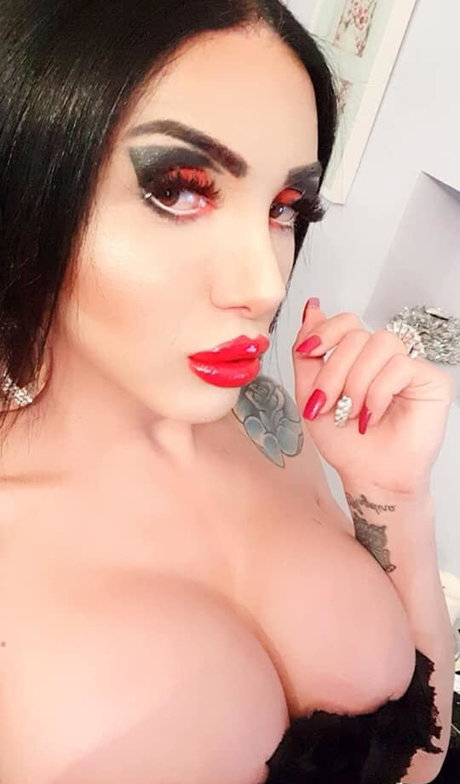 TS Afet Yakar high quality pornstar pic