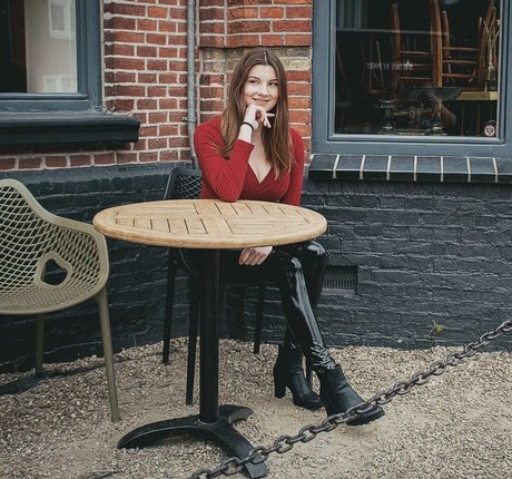 famous onlyfans naked galleries