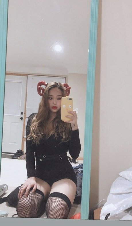 Carrie Xiong model adult picture