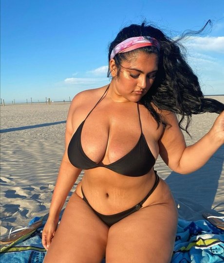 Prettydesibabixo naked actress img