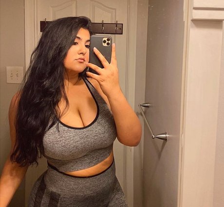 Prettydesibabixo star erotic pic