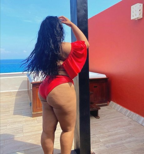 Prettydesibabixo erotic model gallery