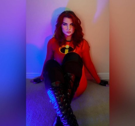 SacredXO model beautiful photo