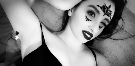 KylieeOW porn actress picture