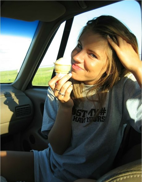 PrincessBlueyez model adult img