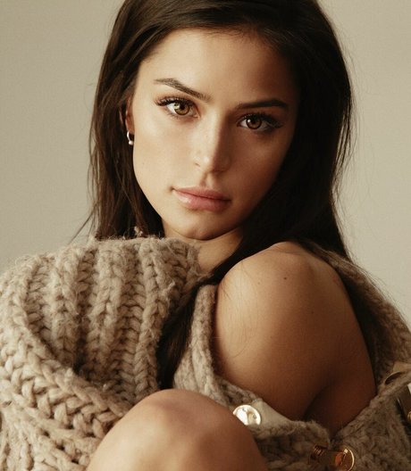 Sandra Dziwiszek free star pictures