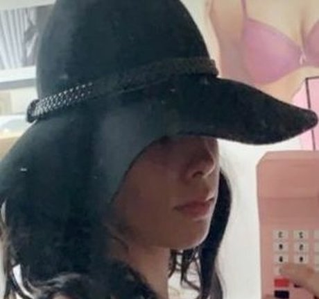 Mireya Milan xxx model photo