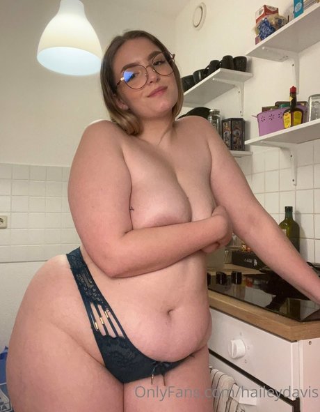 Hailey Davis pornstar sexy img