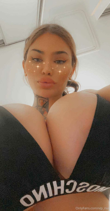 Lady Pleasure star erotic photos