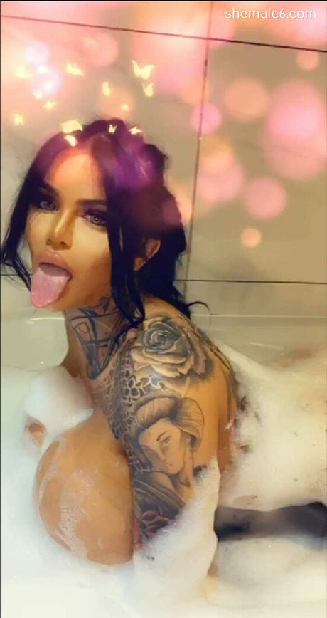 Lady Pleasure naked pornstar archive