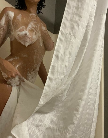 Nozobaes model exclusive picture