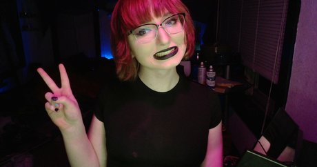 TooMuchTimeMyself beautiful model pic