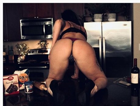 thatsmypeachyass pornstar nude picture