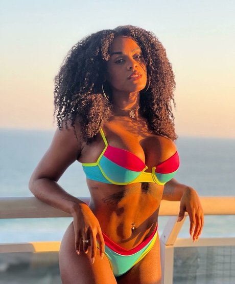 Lais Oliveira top actress galleries