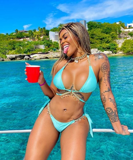 Lais Oliveira sex pornstar galleries