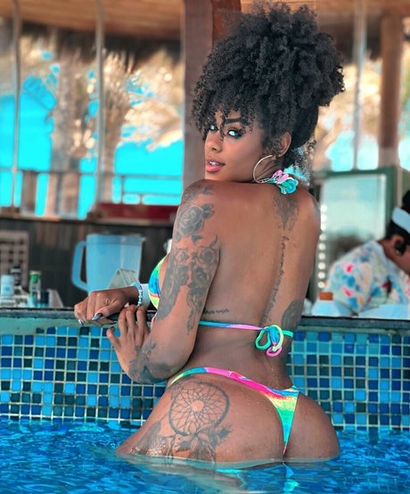 Lais Oliveira star high quality pics