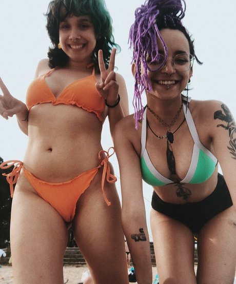 covergore 666 pretty model photo